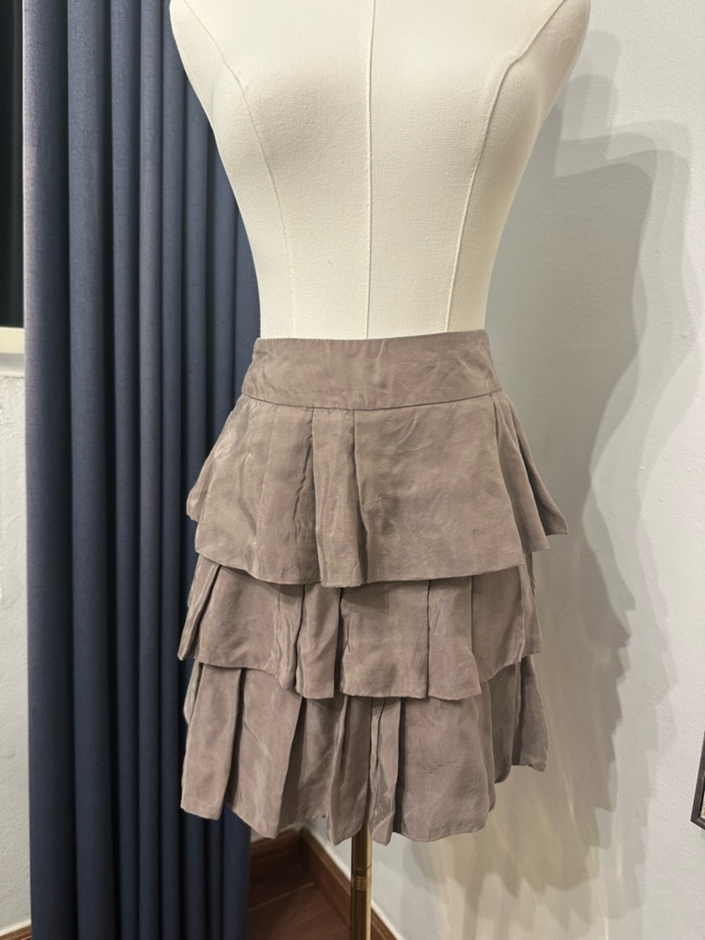 Banana Republic Vintage Y2K Taupe Tiered Suede Mini Skirt Size 4